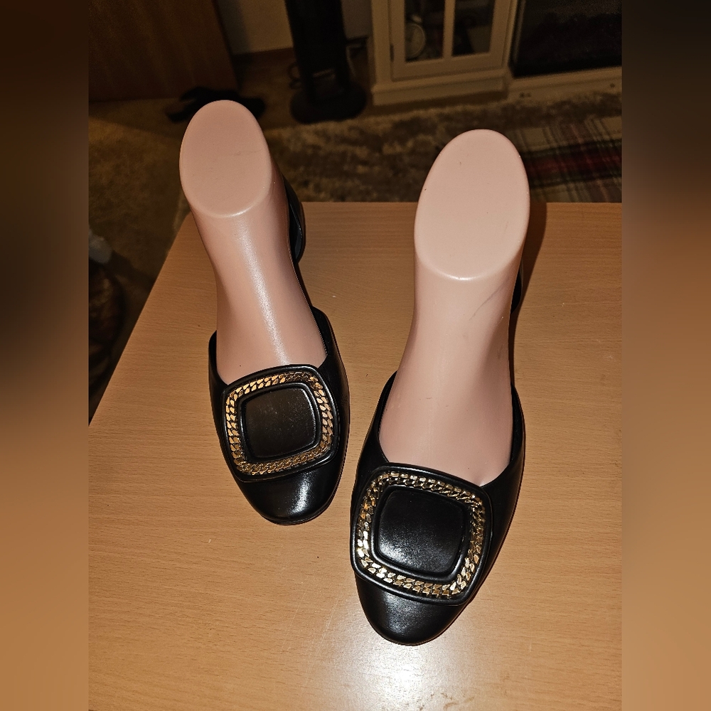 ROGER VIVIER PARIS Gorgeous Black Flats Gold Tone Deco Buckle PREOWNED 8.5-9/39